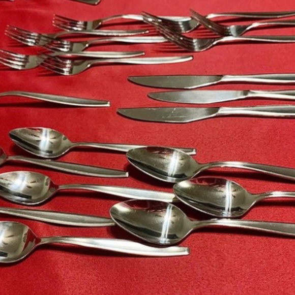 Imperial Stainless Steel Silverware Set.  Beautiful Set for the Dinner Table - Picture 7 of 8